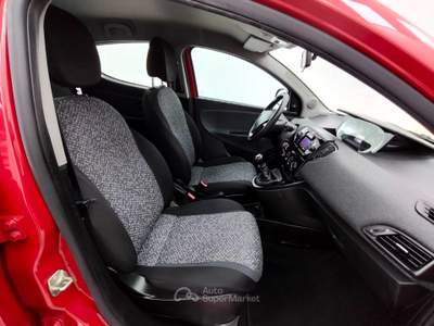 Lancia Ypsilon 1.0 FireFly 5 porte S&S Hybrid Ecochic Silver Rosso usata Lurate Caccivio