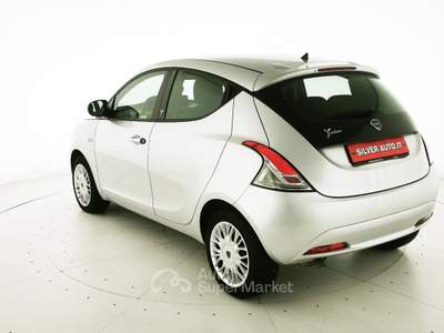 Lancia Ypsilon 1.3 MJT 16V 95 CV 5 porte S&S Gold Argento usata Crema