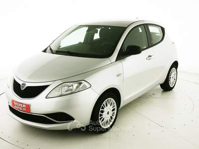 Lancia Ypsilon 1.3 MJT 16V 95 CV 5 porte S&S Gold Argento usata Crema
