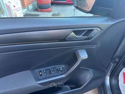 Volkswagen T-Roc 1.0 tsi Style 115cv Grigio usata Cernusco sul Naviglio