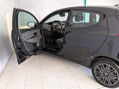 Lancia Ypsilon Ypsilon - 1.0 Hybrid 70cv - Silver Plus  Nero usata Robecco sul Naviglio