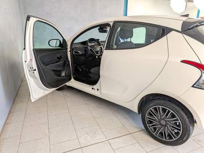 Lancia Ypsilon Ypsilon - 1.0 Hybrid 70cv - Gold  Bianco usata Robecco sul Naviglio
