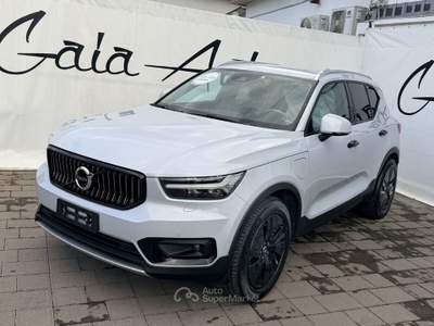 Volvo XC40 Recharge Plug-in Hybrid BLACK Inscription Expression Bianco usata Roma