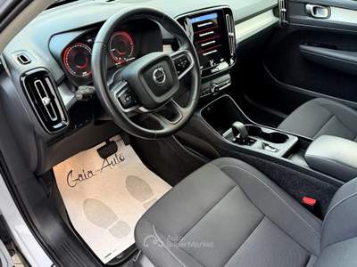 Volvo XC40 Recharge Plug-in Hybrid BLACK Inscription Expression Bianco usata Roma