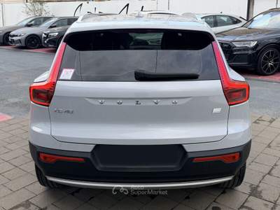 Volvo XC40 Recharge Plug-in Hybrid BLACK Inscription Expression Bianco usata Roma
