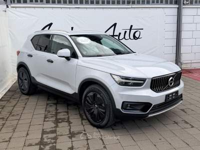 Volvo XC40 Recharge Plug-in Hybrid BLACK Inscription Expression Bianco usata Roma