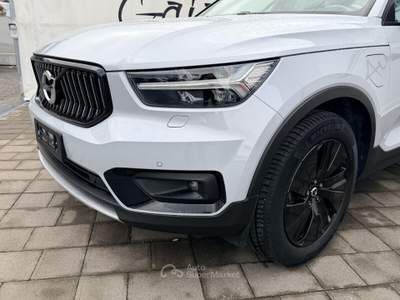 Volvo XC40 Recharge Plug-in Hybrid BLACK Inscription Expression Bianco usata Roma