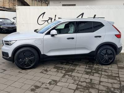 Volvo XC40 Recharge Plug-in Hybrid BLACK Inscription Expression Bianco usata Roma