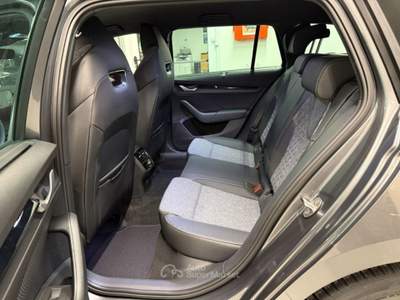 Skoda Octavia 2.0 TDI DSG Wagon Sportline MATRIX DAB+ 360°ACC Grigio usata Chiusa