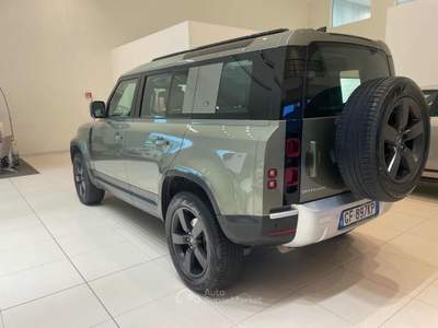 Land Rover Defender 110 3.0D I6 200 CV AWD Auto SE Verde usata Massarosa