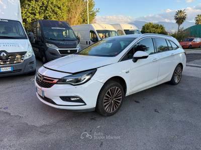 Opel Astra Opel Astra 1.6 Cdti S.W. Motore rotto Bianco usata Pompei