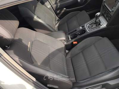 Volkswagen Passat Vettura dotata di gancio di traino estraibile a scomparsa Bianco usata montorfano