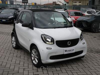 Smart ForTwo Fortwo III 2015 1.0 Passion 71cv twinamic Bianco usata Treviglio