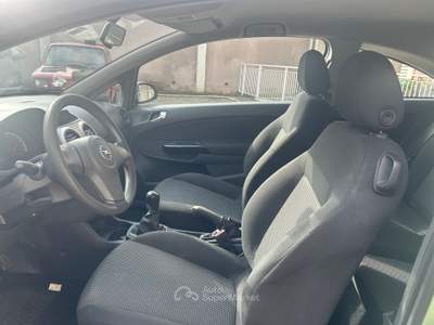 Opel Corsa neopatentati Verde usata Gallarate