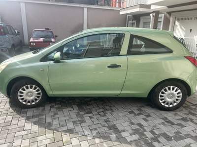 Opel Corsa neopatentati Verde usata Gallarate