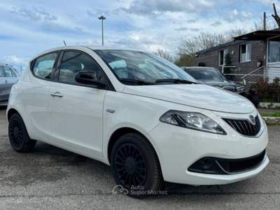 Lancia Ypsilon Ypsilon 1.0 FireFly 5p.S&S Hybrid Silver Bianco usata RIMINI