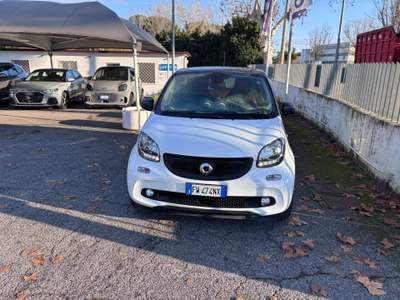 Smart ForFour 70 1.0 twinamic Passion Bianco usata Roma