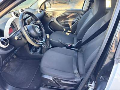Smart ForFour 70 1.0 twinamic Passion Bianco usata Roma
