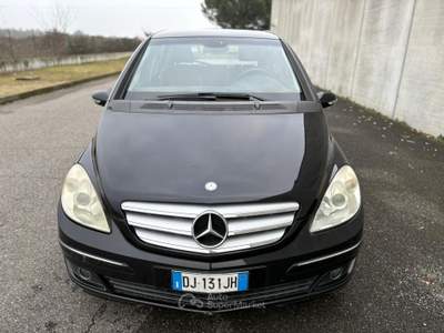 Mercedes-Benz Classe B 2.0 DIESEL 109CV *NEOPATENTATI* Nero usata Grumello del Monte
