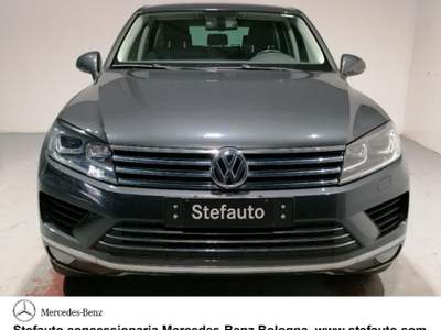 Volkswagen Touareg 3.0 TDI 262 CV tip. BlueMotion Technology Executiv Grigio usata Bologna