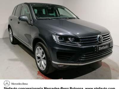 Volkswagen Touareg 3.0 TDI 262 CV tip. BlueMotion Technology Executiv Grigio usata Bologna