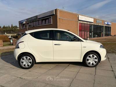 Lancia Ypsilon 1.0 FireFly 70cv S&S Hybrid SILVER Bianco usata Affi