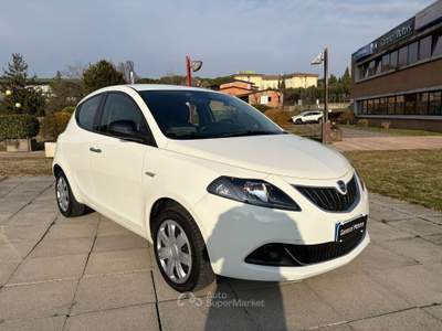 Lancia Ypsilon 1.0 FireFly 70cv S&S Hybrid SILVER Bianco usata Affi