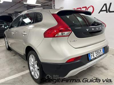 Volvo V40 Cross Country V40 Cross Country D2 Geartronic Business Beige usata Civita Castellana