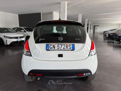Lancia Ypsilon Ypsilon 1.0 firefly hybrid Gold s&s 70cv Bianco usata Varedo