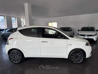 Lancia Ypsilon Ypsilon 1.0 firefly hybrid Gold s&s 70cv Bianco usata Varedo