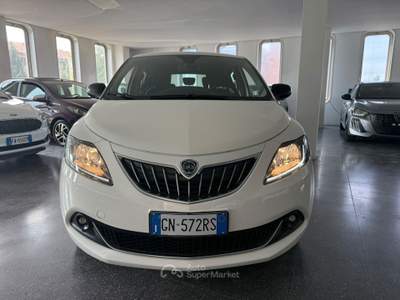 Lancia Ypsilon Ypsilon 1.0 firefly hybrid Gold s&s 70cv Bianco usata Varedo