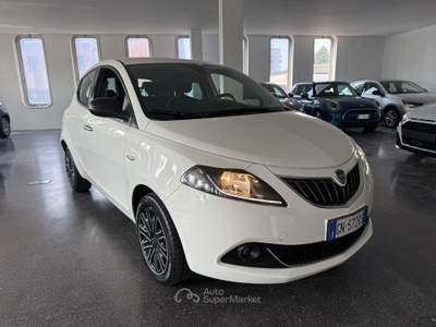 Lancia Ypsilon Ypsilon 1.0 firefly hybrid Gold s&s 70cv Bianco usata Varedo