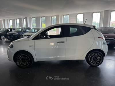 Lancia Ypsilon Ypsilon 1.0 firefly hybrid Gold s&s 70cv Bianco usata Varedo