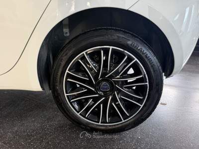 Lancia Ypsilon Ypsilon 1.0 firefly hybrid Gold s&s 70cv Bianco usata Varedo