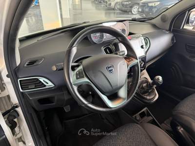 Lancia Ypsilon Ypsilon 1.0 firefly hybrid Gold s&s 70cv Bianco usata Varedo