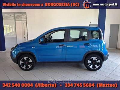 Fiat Panda 1.0 FireFly S&amp;S Hybrid City Cross Blu/Azzurro usata Borgosesia