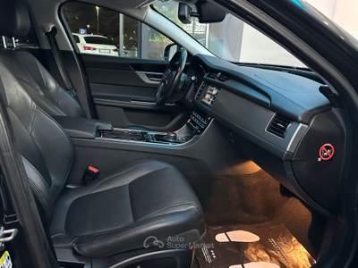 Jaguar XF Portfolio Nero usata Prato