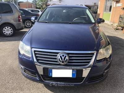 Volkswagen Passat DPF 4mot. Var. Highline Blu/Azzurro usata Ferrara