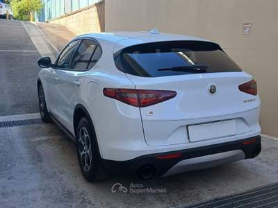 Alfa Romeo Stelvio AT8 Q4 Business Bianco usata Triggiano