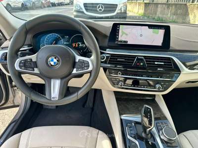 BMW Serie 5 530e 530 e Luxury - AUT/NAVI/TETTO/CAMERA360/LED/PDC/PELLE Argento usata Sesto San Giovanni