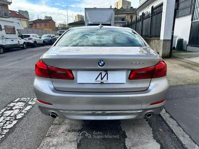 BMW Serie 5 530e 530 e Luxury - AUT/NAVI/TETTO/CAMERA360/LED/PDC/PELLE Argento usata Sesto San Giovanni