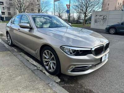 BMW Serie 5 530e 530 e Luxury - AUT/NAVI/TETTO/CAMERA360/LED/PDC/PELLE Argento usata Sesto San Giovanni