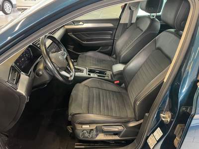 Volkswagen Passat Variant 2.0 TDI DSG Elegance Executive Blu/Azzurro usata Gozzano