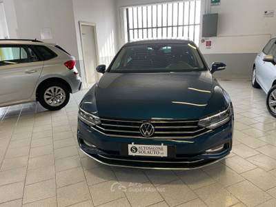 Volkswagen Passat Variant 2.0 TDI DSG Elegance Executive Blu/Azzurro usata Gozzano