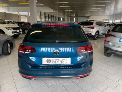 Volkswagen Passat Variant 2.0 TDI DSG Elegance Executive Blu/Azzurro usata Gozzano