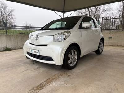 Toyota iQ 1.0 CVT Lounge AUTOMATICA OK NEOPATENTATI Bianco usata Pavia