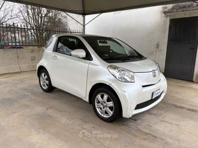 Toyota iQ 1.0 CVT Lounge AUTOMATICA OK NEOPATENTATI Bianco usata Pavia