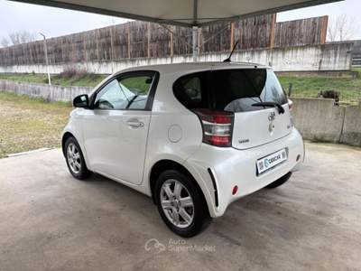 Toyota iQ 1.0 CVT Lounge AUTOMATICA OK NEOPATENTATI Bianco usata Pavia