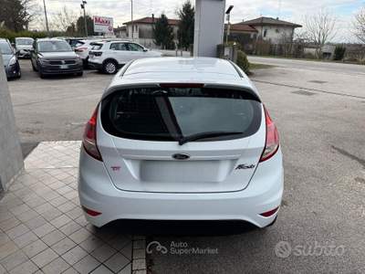 Ford Fiesta 1.2 Benzina Neopatentati usata Chiarano