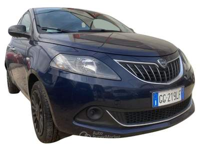 Lancia Ypsilon 1.0 FireFly 5 porte S&S Hybrid Ecochic Gold Blu/Azzurro usata Oderzo